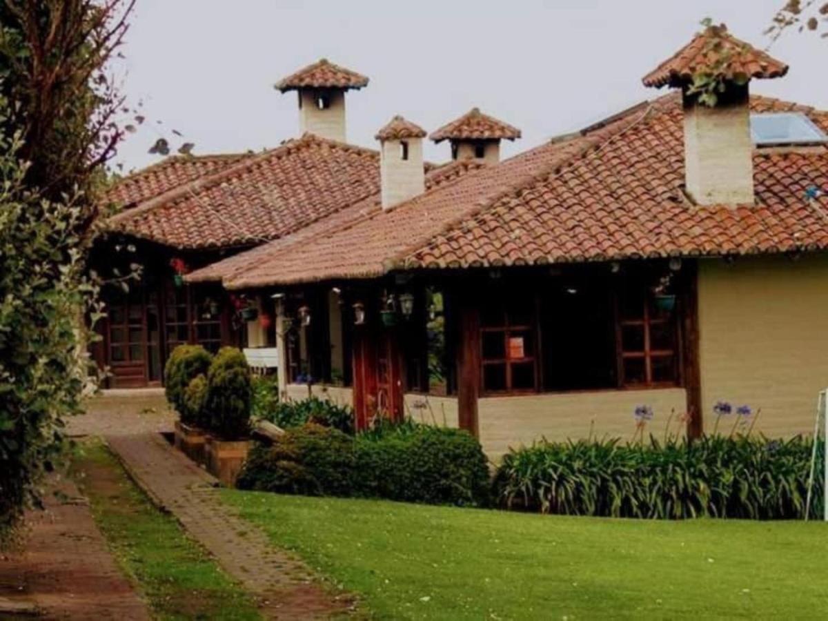 Villa Hacienda El Rejo Machachi Exterior foto
